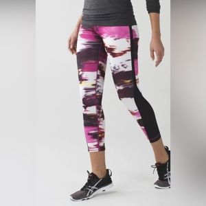 Lululemon Pace Capri Tight Luxtreme Pigment Wind Berry Rumble Multi/Black - Sz 8